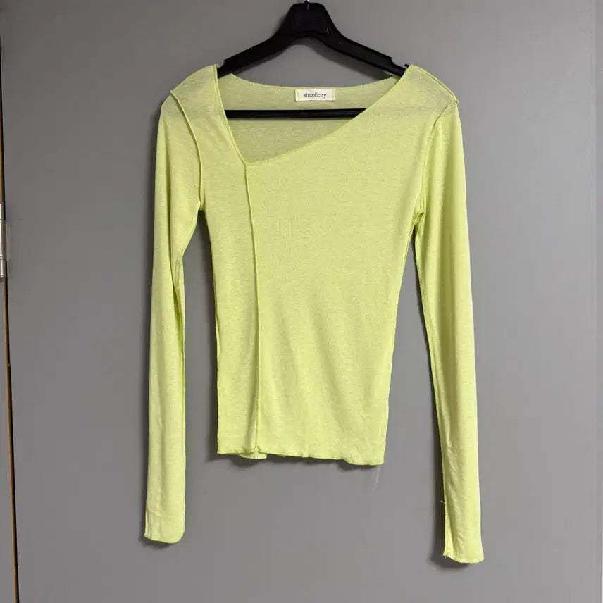 [SOLD OUT] 사선 데끼 티셔츠 연두