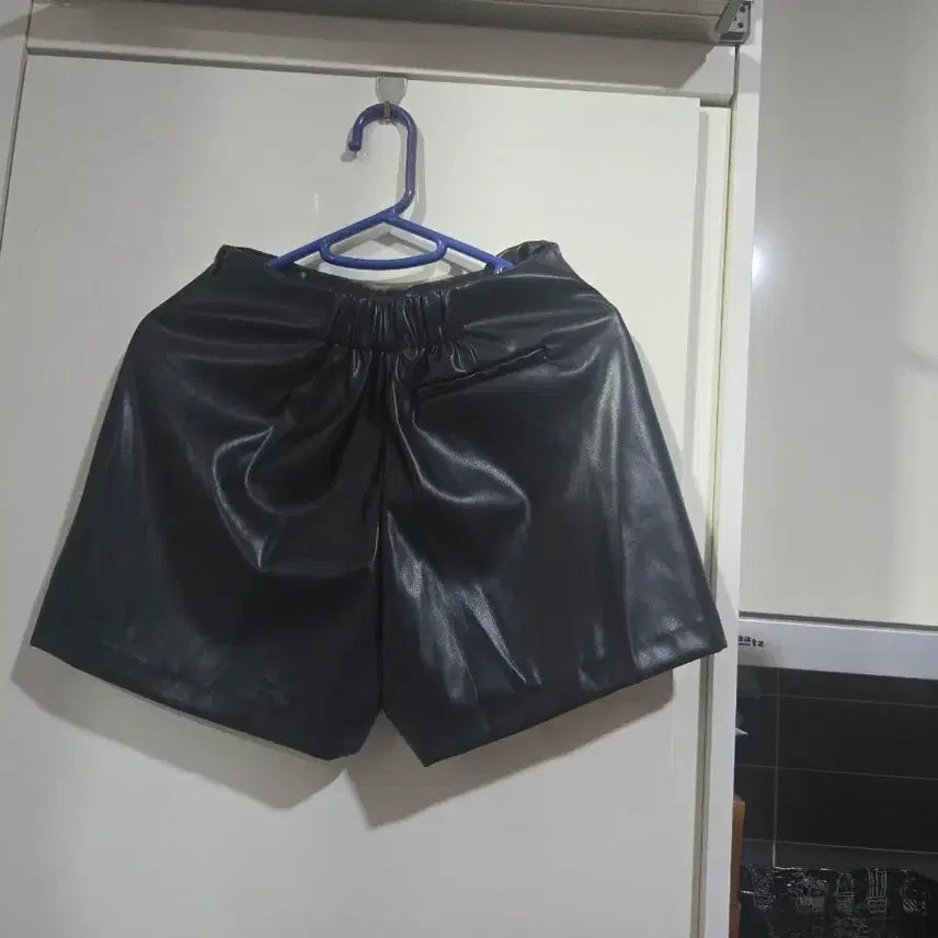 [BUNJANG] Black Leather Skort / 새상품 블랙 레더 숏치마팬츠