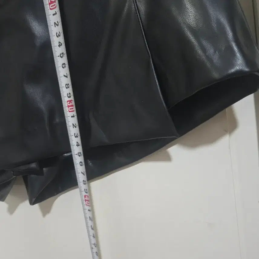 [BUNJANG] Black Leather Skort / 새상품 블랙 레더 숏치마팬츠