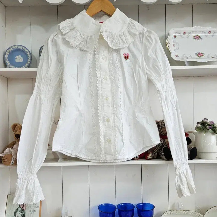 [SOLD OUT] BABY, THE STARS SHINE BRIGHT 레이스카라 블라우스