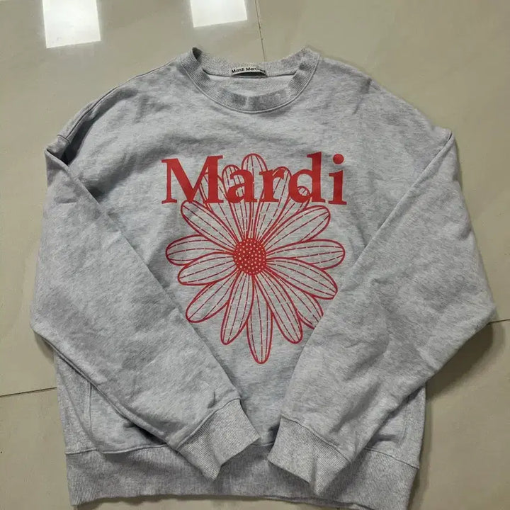 [SOLD OUT] 마르디 메크르디 맨투맨 그레이