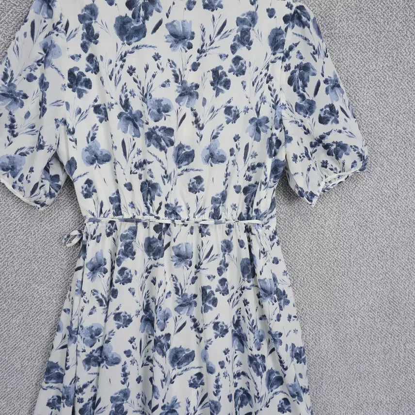 [BUNJANG] Liri&amp;co Cluding V-neck Flower Wrap Dress / [미사용] 리리앤코 클루딩 브이넥 플라워 랩 원피스 3size