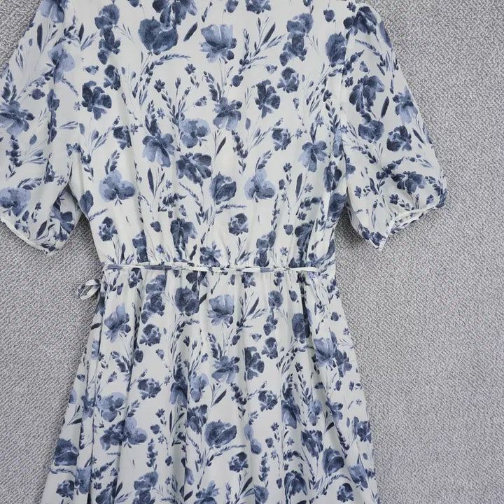 [BUNJANG] Liri&amp;co Cluding V-neck Flower Wrap Dress / [미사용] 리리앤코 클루딩 브이넥 플라워 랩 원피스 3size