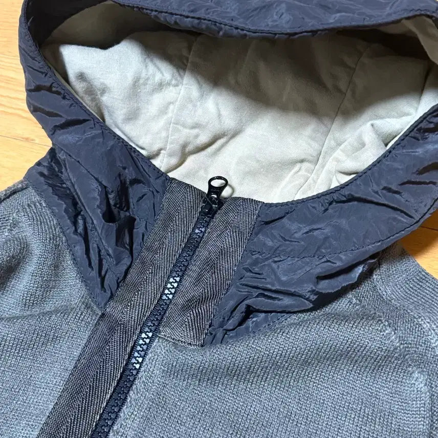 [BUNJANG] Stone Island Nylon Hooded Knit Zip-Up Olive / [XL] 스톤아일랜드 나일론 후드 니트 집업 올리브
