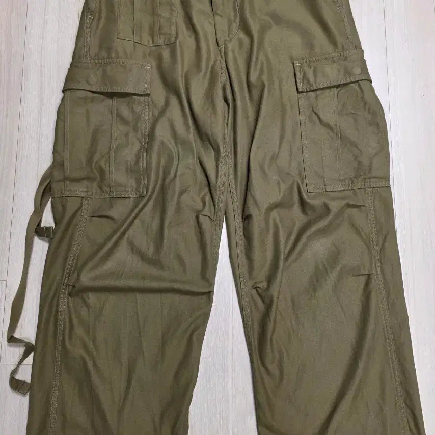 [SOLD OUT] [32사이즈] 나이젤카본 아미카고팬츠 카키색상