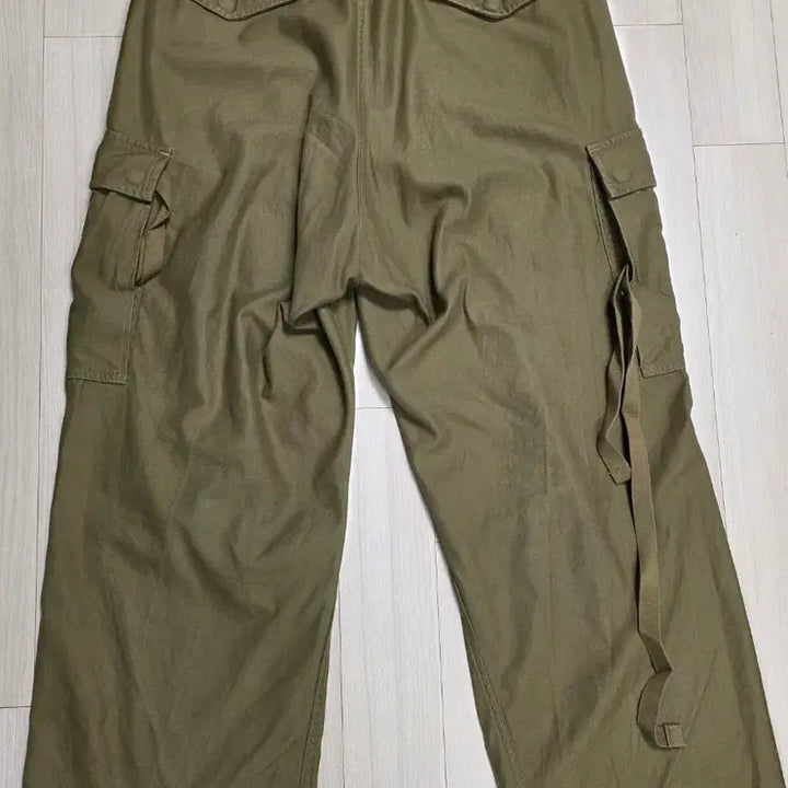 [SOLD OUT] [32사이즈] 나이젤카본 아미카고팬츠 카키색상