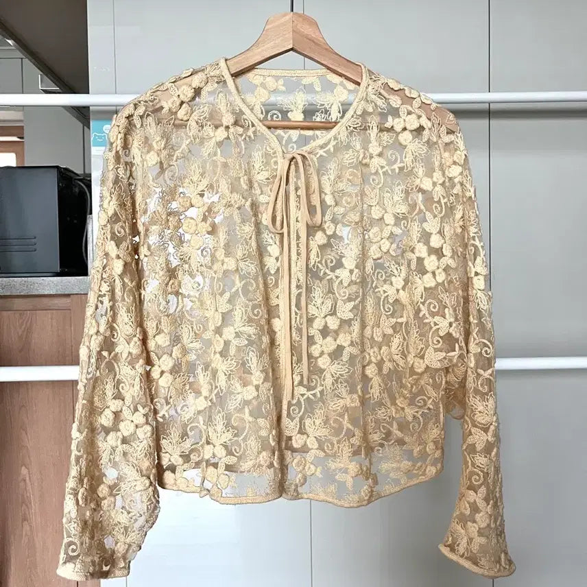 [BUNJANG] Embroidered See-Through Cardigan (Size 77) / 여성 시스루 자수 가디건 77