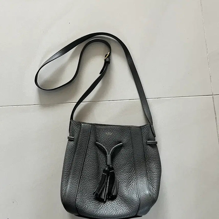 [SOLD OUT] MULBERRY 블랙 레더 테슬 숄더백