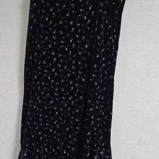 [BUNJANG] Floral Velvet Cami Long Dress / 벨벳 꽃무늬 끈나시 원피스