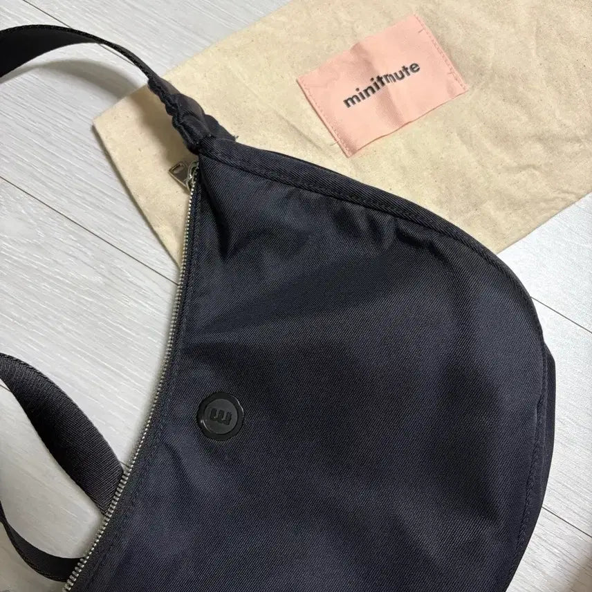 [BUNJANG] Minitmute Clo Waist Mini Black Bag / 미닛뮤트 클로웨이스트 미니 블랙