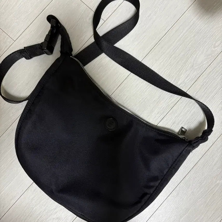 [BUNJANG] Minitmute Clo Waist Mini Black Bag / 미닛뮤트 클로웨이스트 미니 블랙