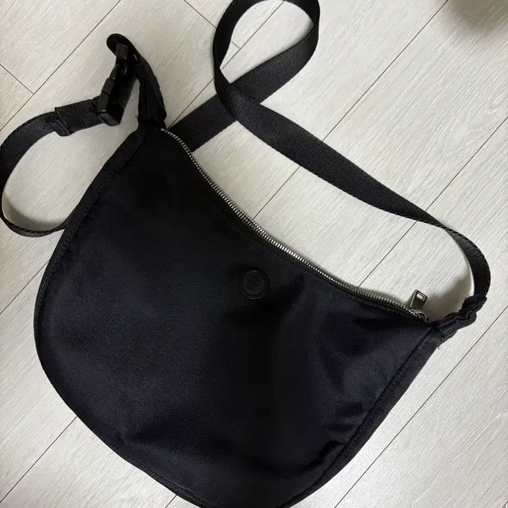 [BUNJANG] Minitmute Clo Waist Mini Black Bag / 미닛뮤트 클로웨이스트 미니 블랙