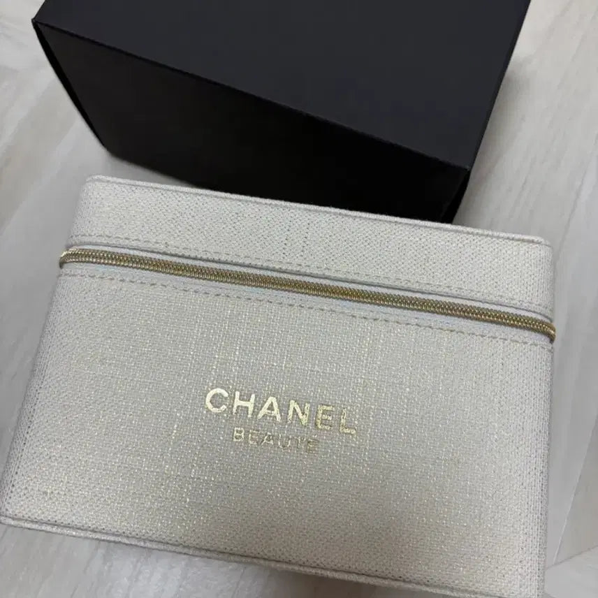 [BUNJANG] Chanel Ivory Tweed Vanity Pouch / [새상품]샤넬 아이보리 트위드 베니티