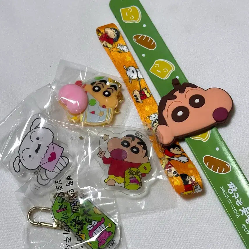 [BUNJANG] Crayon Shin-chan Bundle Set: Keyring, Acrylic Clip, and Strap / [새상품] 짱구 키링/아크릴 집게/스트랩 끈 일괄