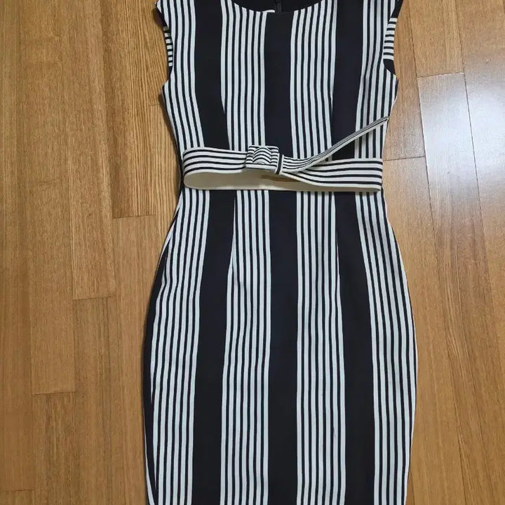 [BUNJANG] Black Short-Sleeved Jacket &amp; Striped One-Piece Dress Set / 블랙 반팔 자켓 + 스트라이프 원피스 세트