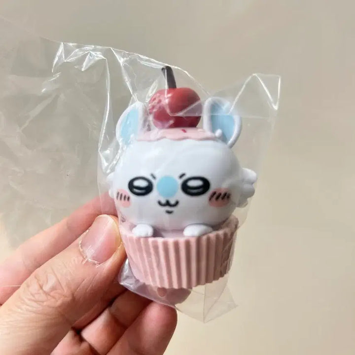 [SOLD OUT] 택포 먼작귀 모니터 랜덤 피규어 히든 딸기 모몽가