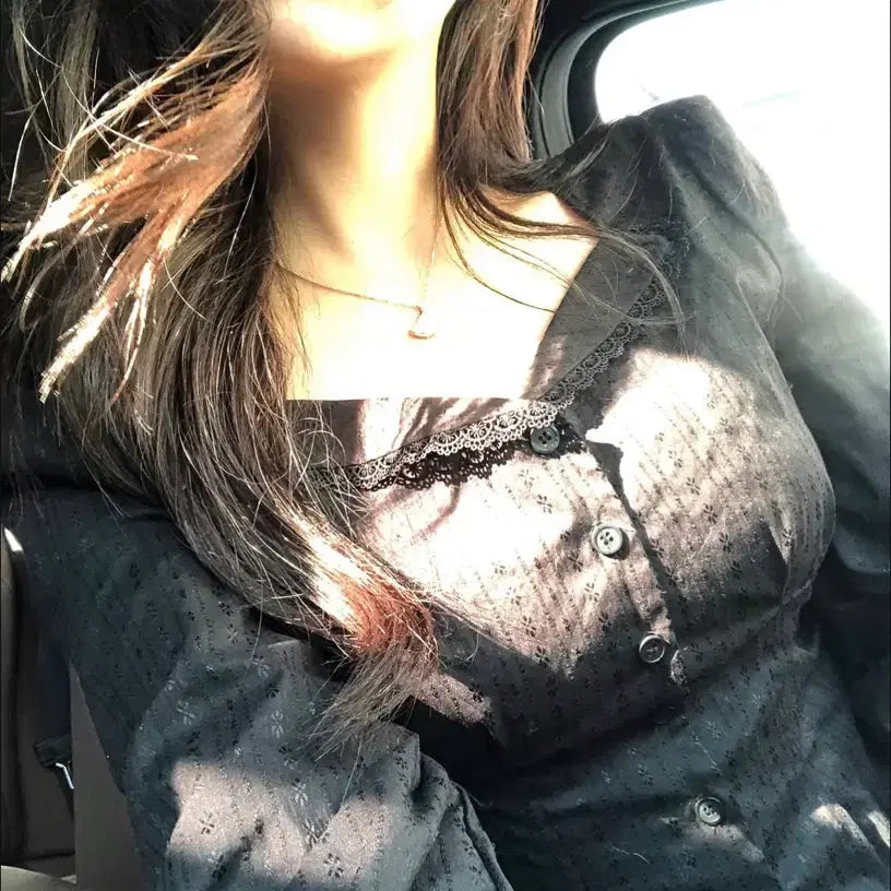 [BUNJANG] VIVIBOW Mild Lace Kara Blouse / 비비보우 Mild lace kara blouse 블라우스