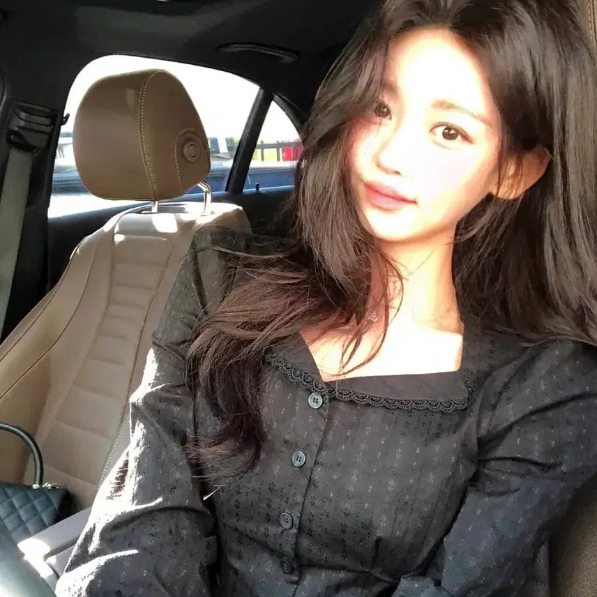 [BUNJANG] VIVIBOW Mild Lace Kara Blouse / 비비보우 Mild lace kara blouse 블라우스