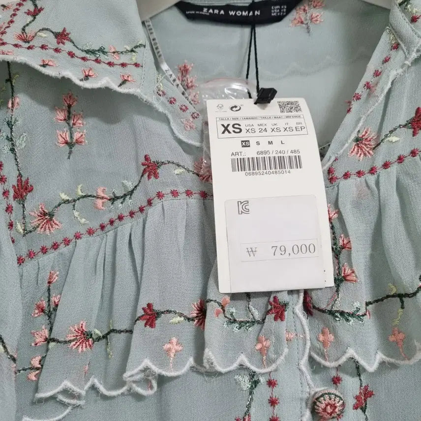 [SOLD OUT] 자라 아플리케 플라워 자수 블라우스 XS