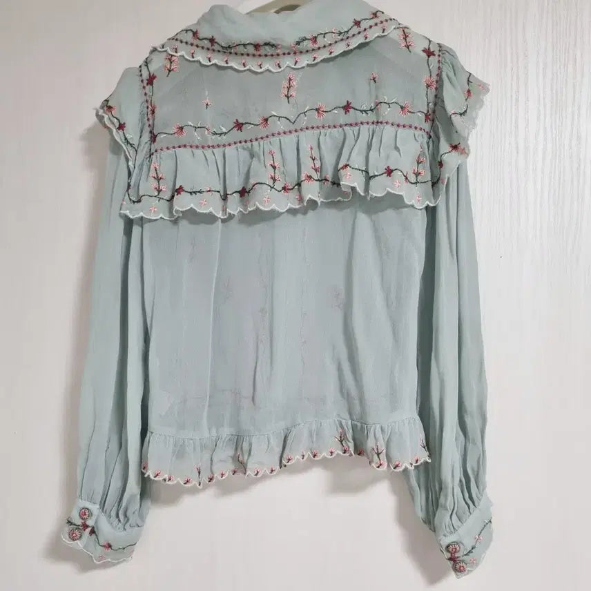 [SOLD OUT] 자라 아플리케 플라워 자수 블라우스 XS