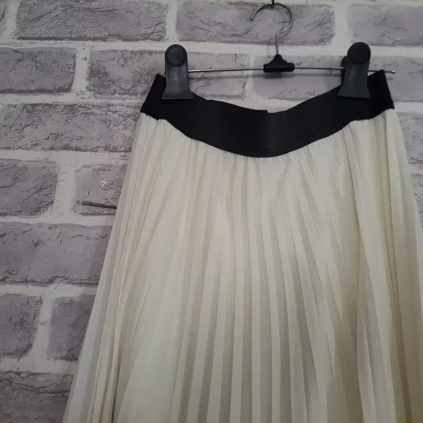 [SOLD OUT] 요이츠 아이보리 플리츠 롱스커트/알뜰한여우
