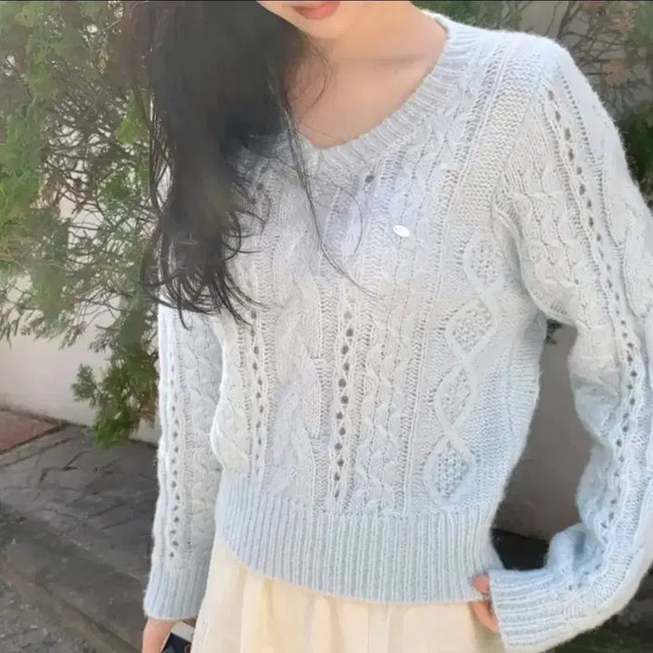 [BUNJANG] Jennio Sophie Cable V-Neck Knit Sweater / 제니오 소피 케이블 브이 니트 (베이비블루)