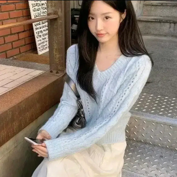 [BUNJANG] Jennio Sophie Cable V-Neck Knit Sweater / 제니오 소피 케이블 브이 니트 (베이비블루)