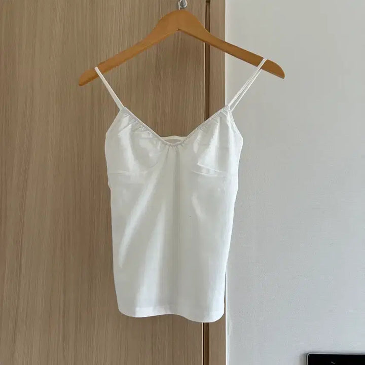 [SOLD OUT] 리즈 클린 셔링 슬리브리스 Clean shirring sleeveless