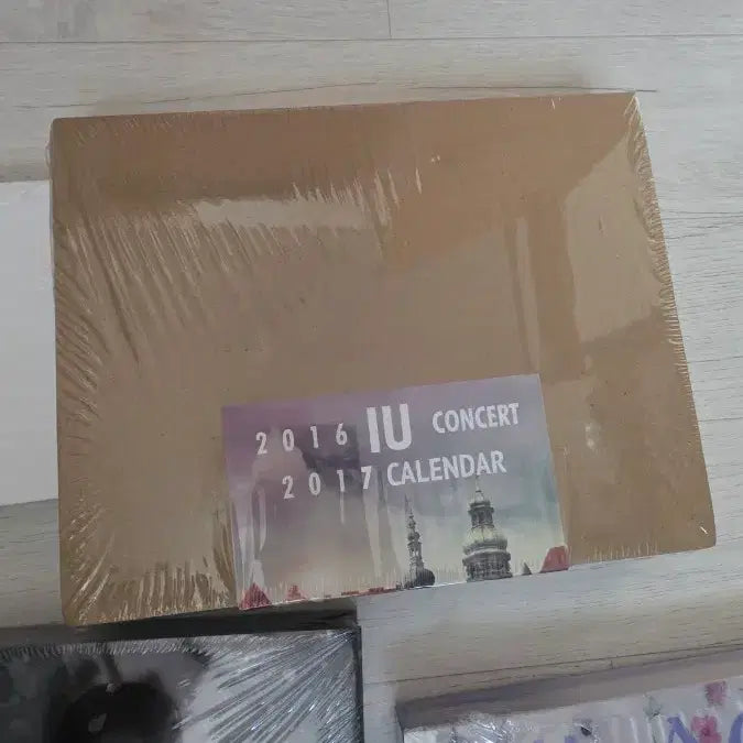 [BUNJANG] IU 2016 Concert Calendar / IU 2016콘서트 구매 2017 캘린더 미개봉 희귀
