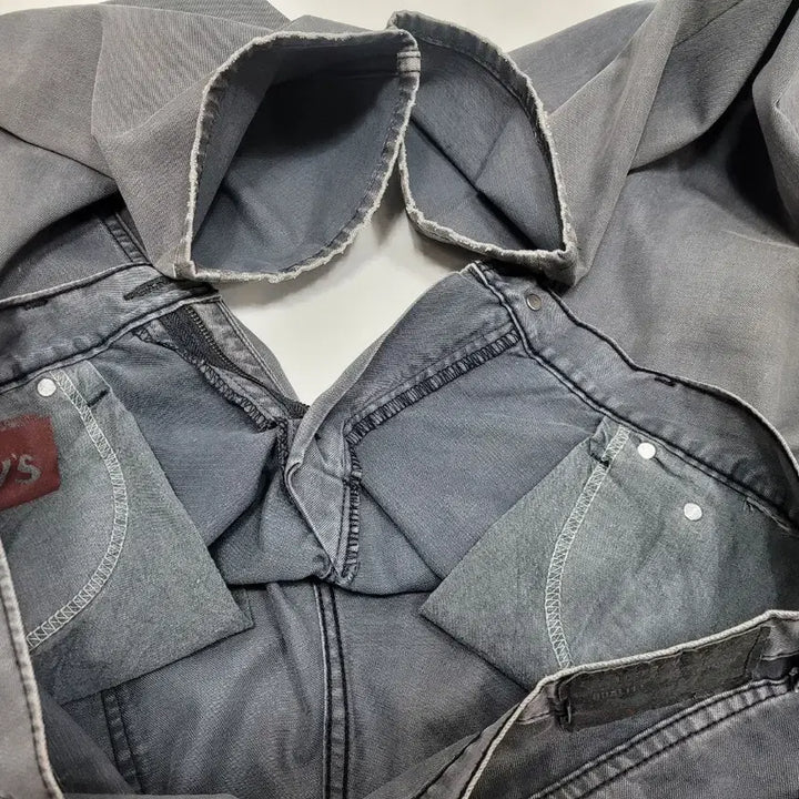 [SOLD OUT] LEVI&