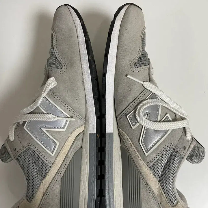 [BUNJANG] New Balance 996 Gray Sneakers / (275) 뉴발란스 996 그레이