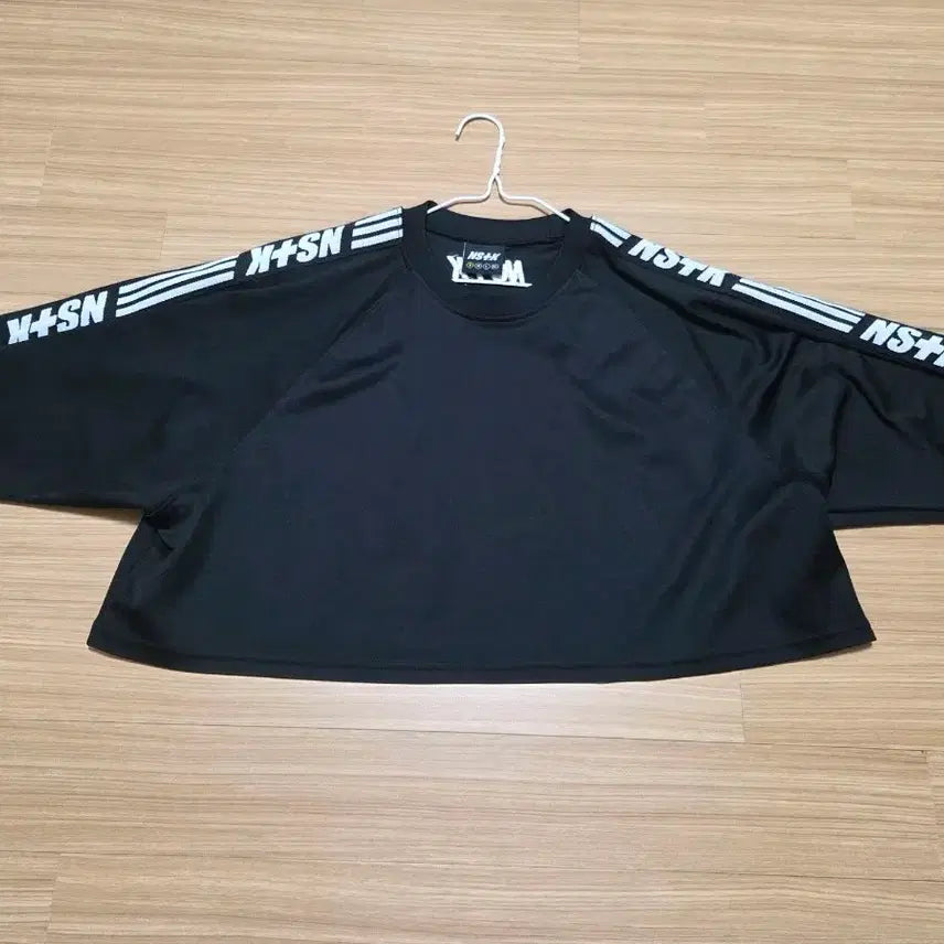 [BUNJANG] Nastykick Crop T-shirt (Black) - Size S / 네스티킥 크롭티셔츠 s