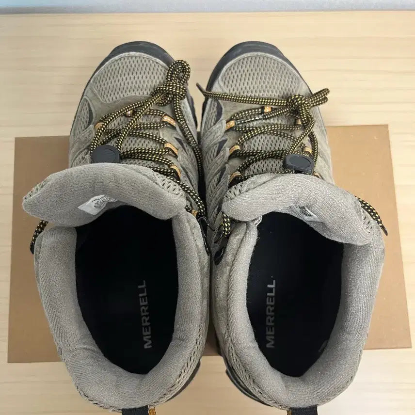 [SOLD OUT] 머렐 남성 모압 3 미드 고어텍스 트레킹화 M25A1-MMG003