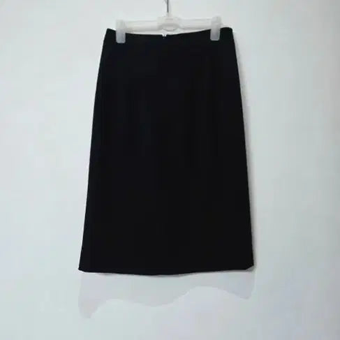 [BUNJANG] LINE Black Button Point Midi Skirt / LINE 블랙 버튼 포인트 미디 스커트