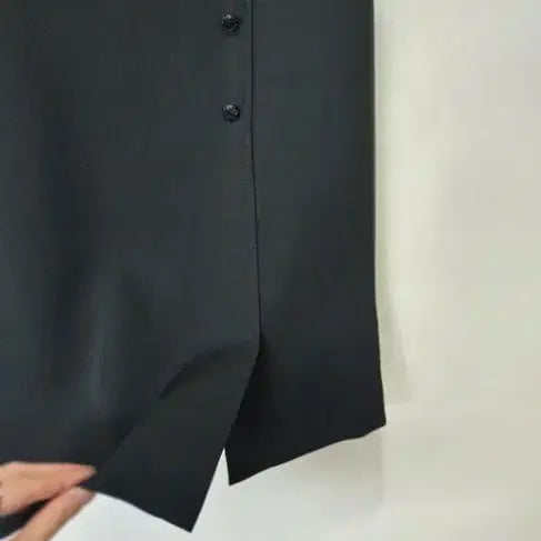 [BUNJANG] LINE Black Button Point Midi Skirt / LINE 블랙 버튼 포인트 미디 스커트
