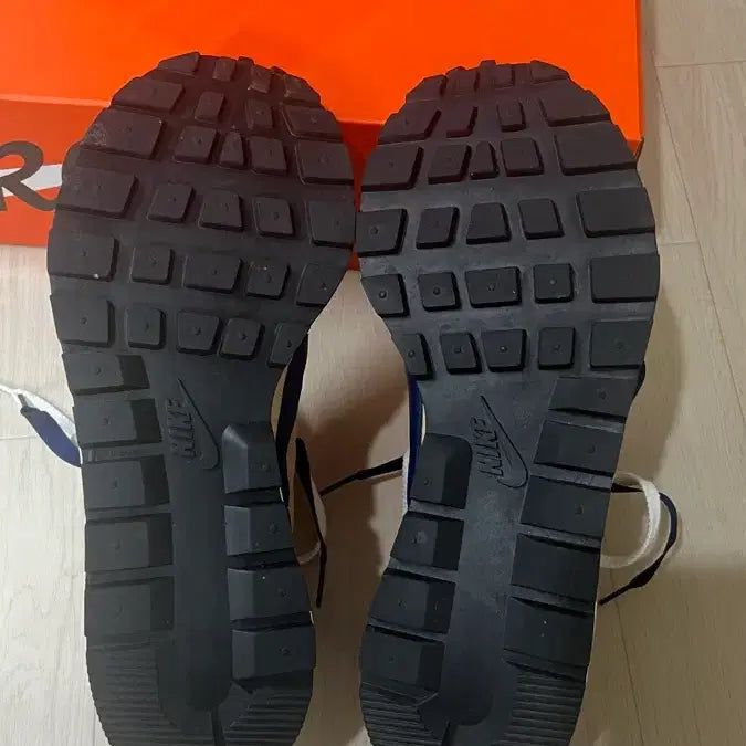 [BUNJANG] Nike x Sacai Vaporwaffle Sesame and Blue Void Sneakers / 나이키 x 사카이 베이퍼와플 세서미 앤 블루 보이드 280