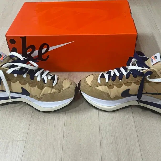 [BUNJANG] Nike x Sacai Vaporwaffle Sesame and Blue Void Sneakers / 나이키 x 사카이 베이퍼와플 세서미 앤 블루 보이드 280