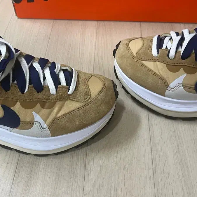 [BUNJANG] Nike x Sacai Vaporwaffle Sesame and Blue Void Sneakers / 나이키 x 사카이 베이퍼와플 세서미 앤 블루 보이드 280