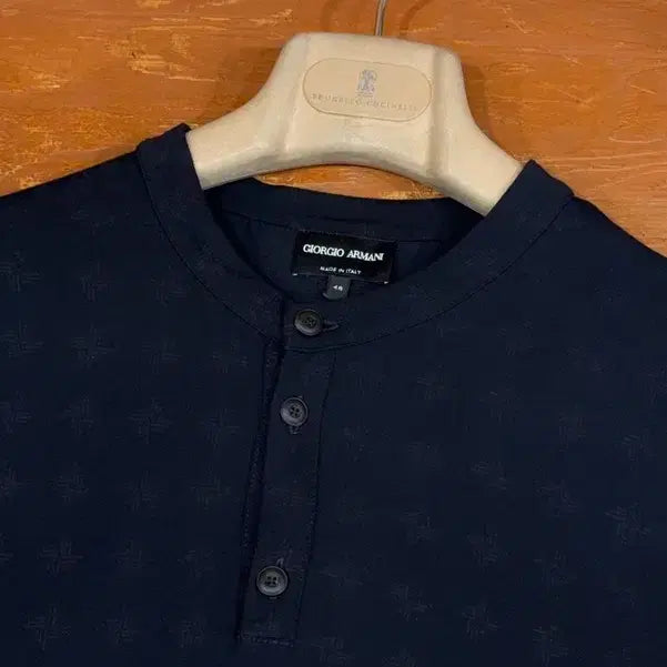 [BUNJANG] Giorgio Armani Henley Neck Slim Fit Shirt / 조르지오아르마니 헨리넥 슬림100