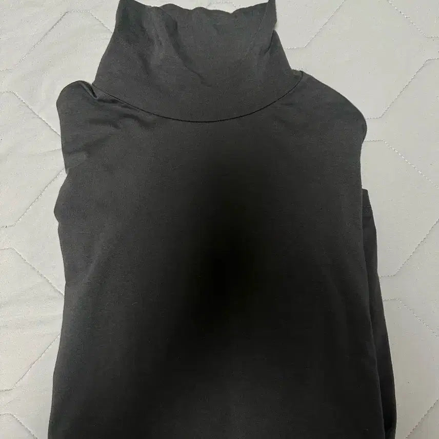 [BUNJANG] DIVEIN Turtleneck Charcoal (Size 2) / DIVEIN 다이브인 터틀넥 차콜 2사이즈 약100