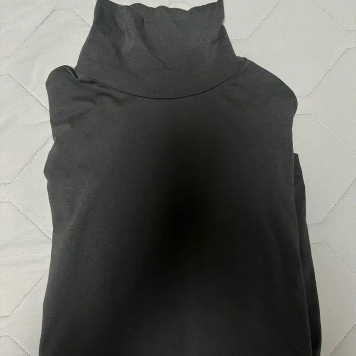 [BUNJANG] DIVEIN Turtleneck Charcoal (Size 2) / DIVEIN 다이브인 터틀넥 차콜 2사이즈 약100