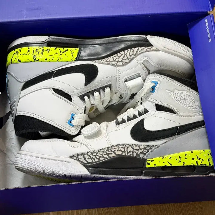 [BUNJANG] Air Jordan Legacy 312 Low White Black Fluorescent 280 / 에어조던 레거시 312 로우 화이트 블랙 형광 280