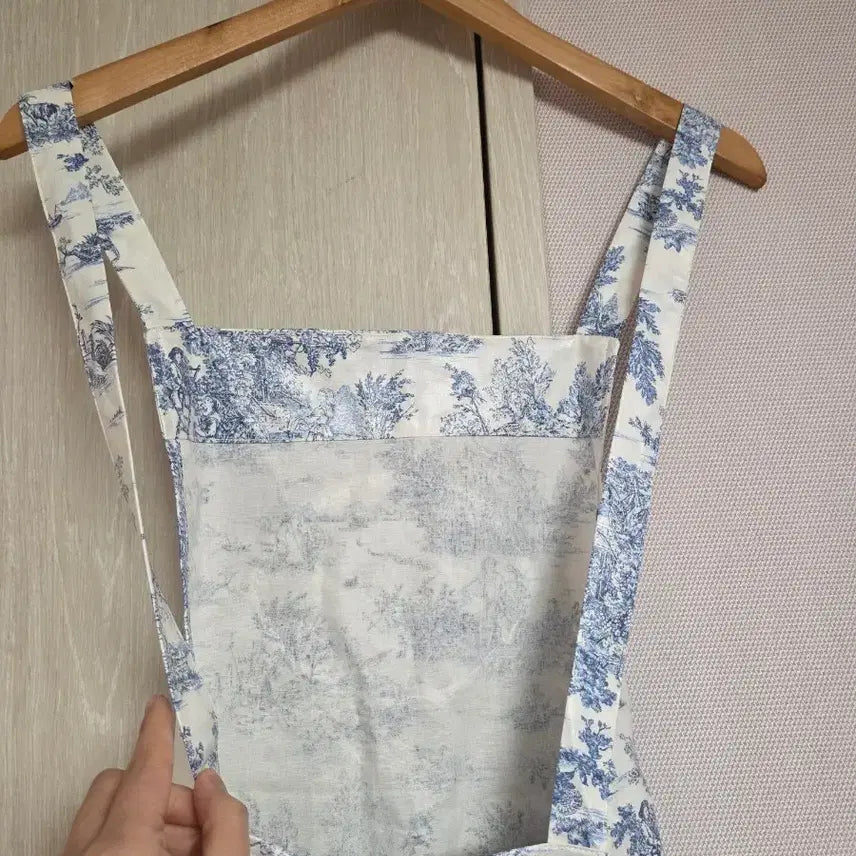 [BUNJANG] DeBeurre Bebe Twill Waterproof Apron &amp; Scrunchie Set - Blue / 드브르베 트왈 방수 앞치마 + 머리끈 세트 블루