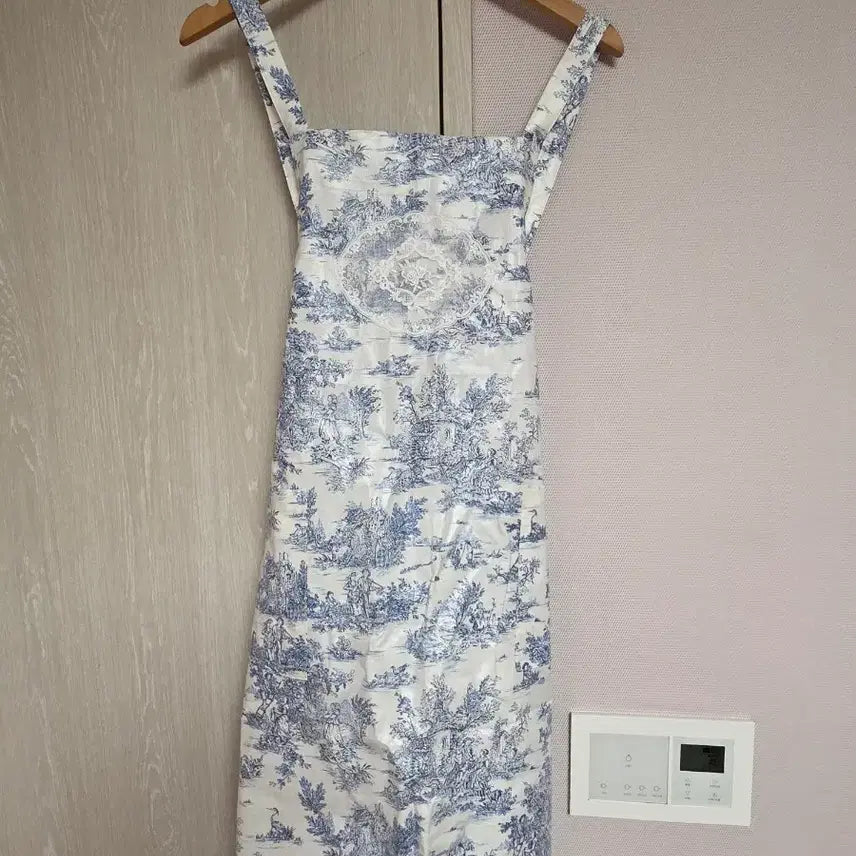 [BUNJANG] DeBeurre Bebe Twill Waterproof Apron &amp; Scrunchie Set - Blue / 드브르베 트왈 방수 앞치마 + 머리끈 세트 블루