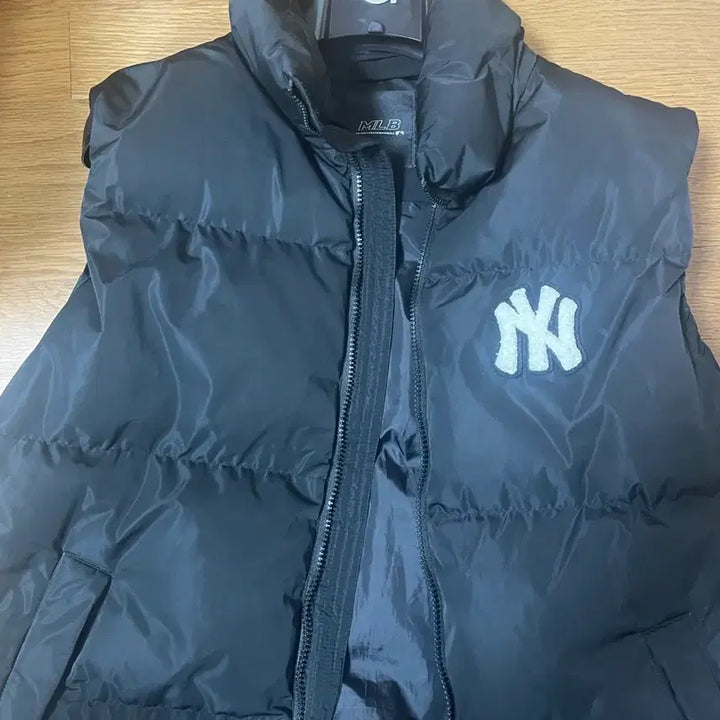 [SOLD OUT] MLB 뉴욕양키스 블랙 패딩 점퍼