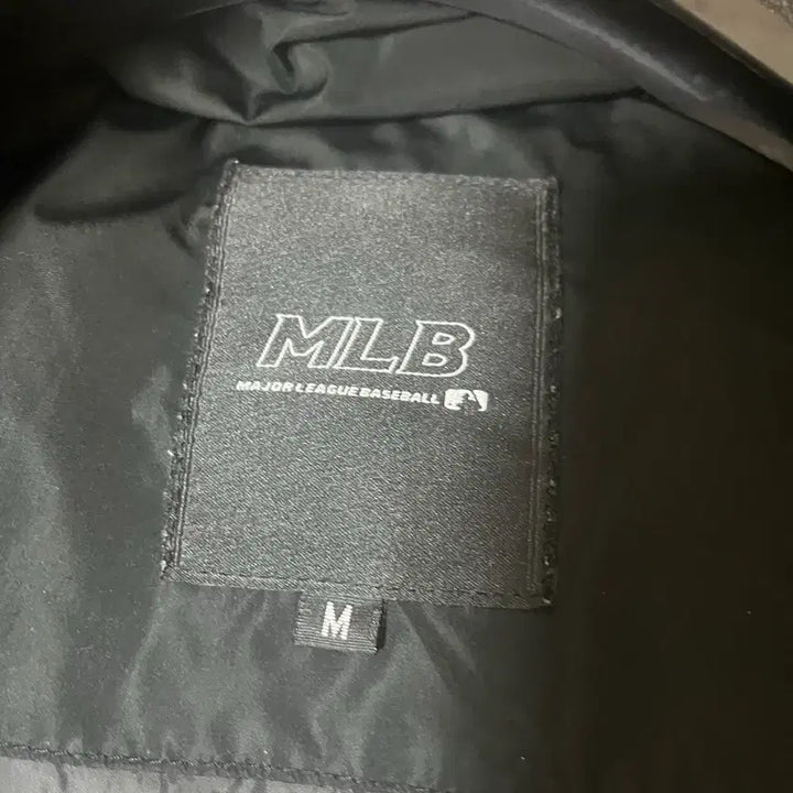 [SOLD OUT] MLB 뉴욕양키스 블랙 패딩 점퍼