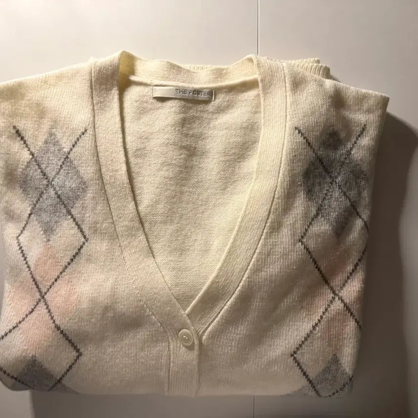 [SOLD OUT] 포스터 아가일 가디건 아이보리