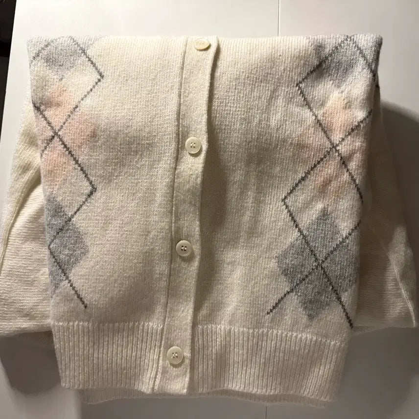 [SOLD OUT] 포스터 아가일 가디건 아이보리