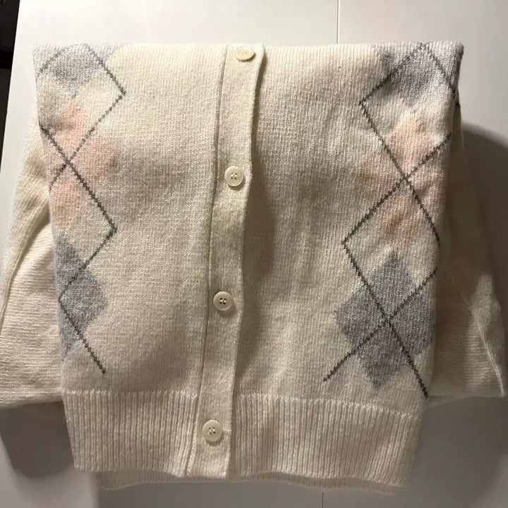 [SOLD OUT] 포스터 아가일 가디건 아이보리