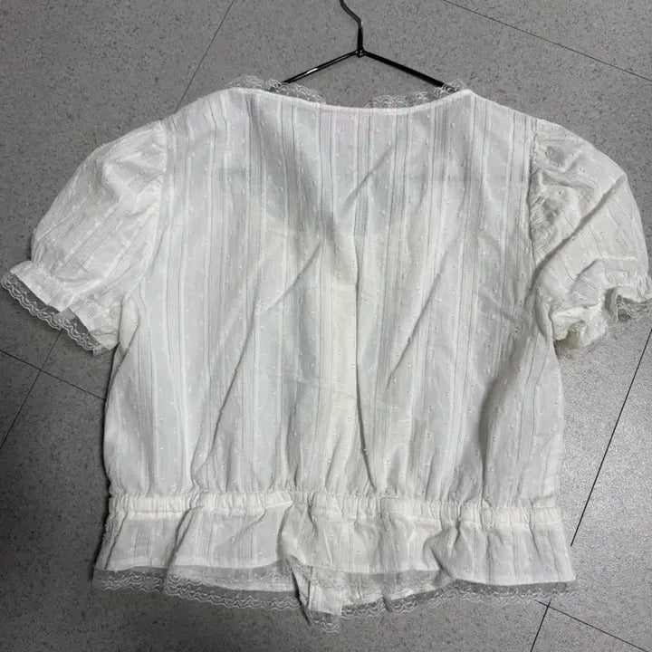 [BUNJANG] RolaRola Frill Shirring Blouse White / [로라로라] FRILL SHIRRING BLOUSE WHITE